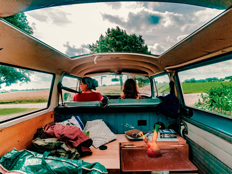 Курение и автомобиль в Хорватии Бонг в автомобиле